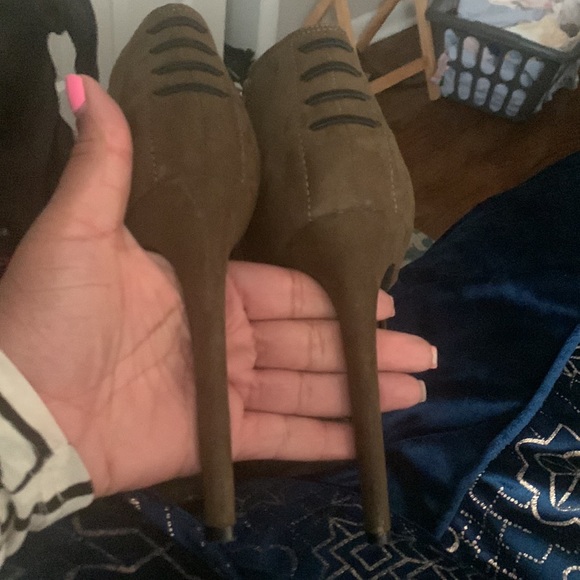 Olive green heels - Picture 5 of 5